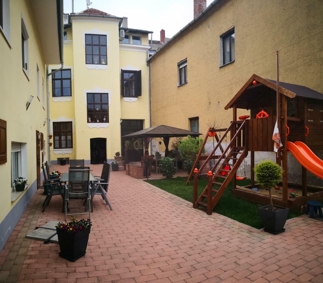 Kőszeg Korzo Apartman מראה חיצוני תמונה